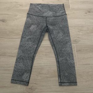 Lululemon Wunder Under Cropped Leggings